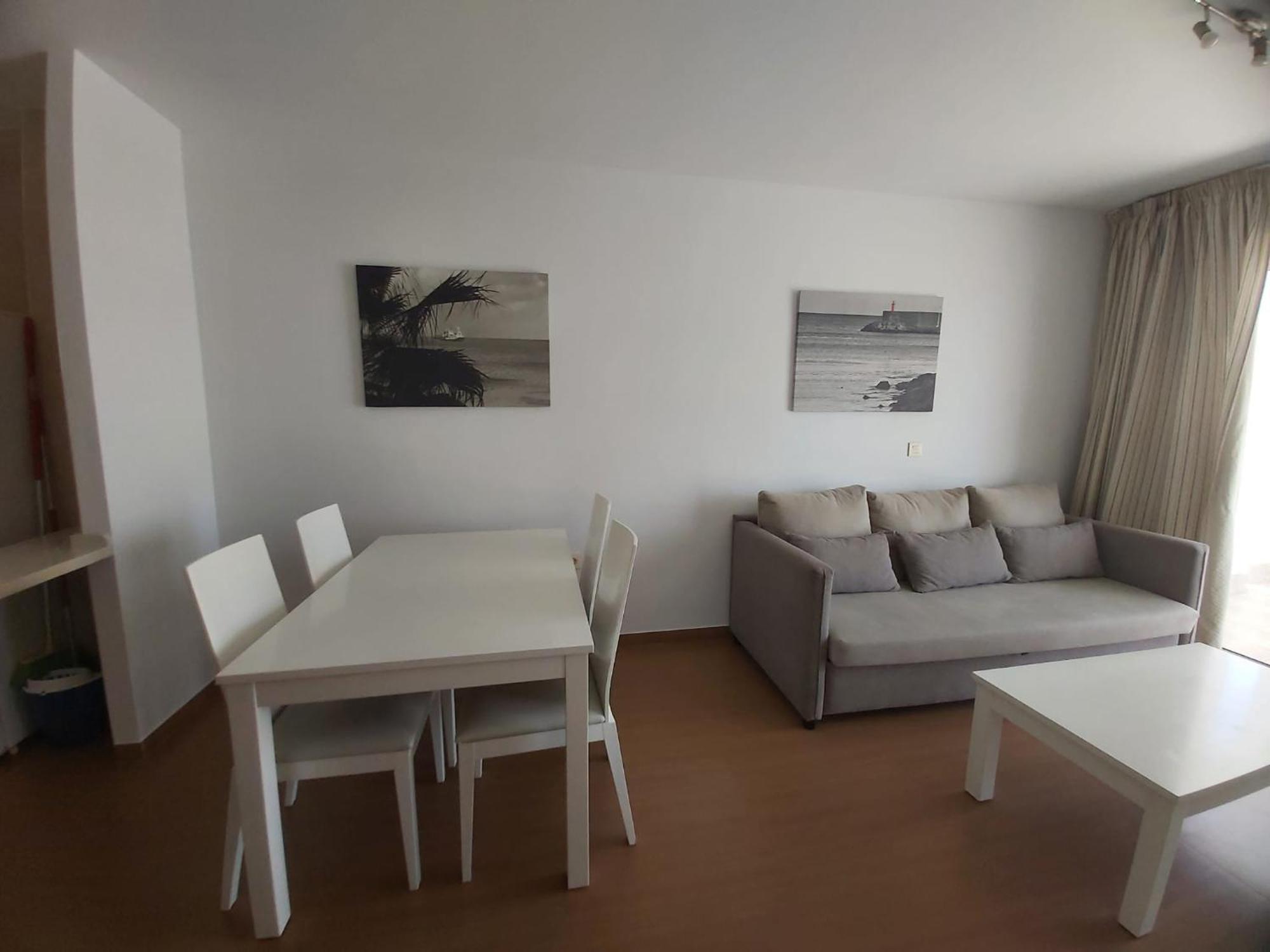 Two-Bedroom Apartment Lateral Sea View